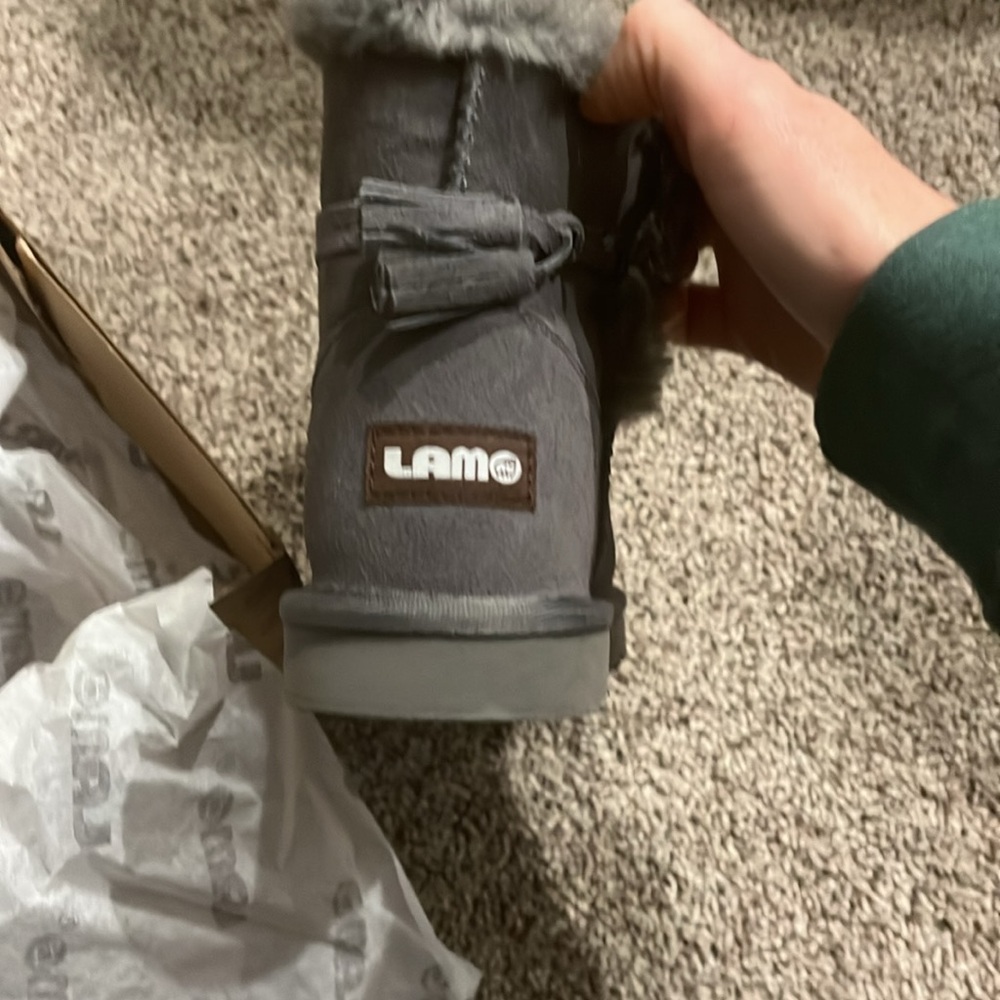 NWT Thalia Lamo boots, Grey, Size 5